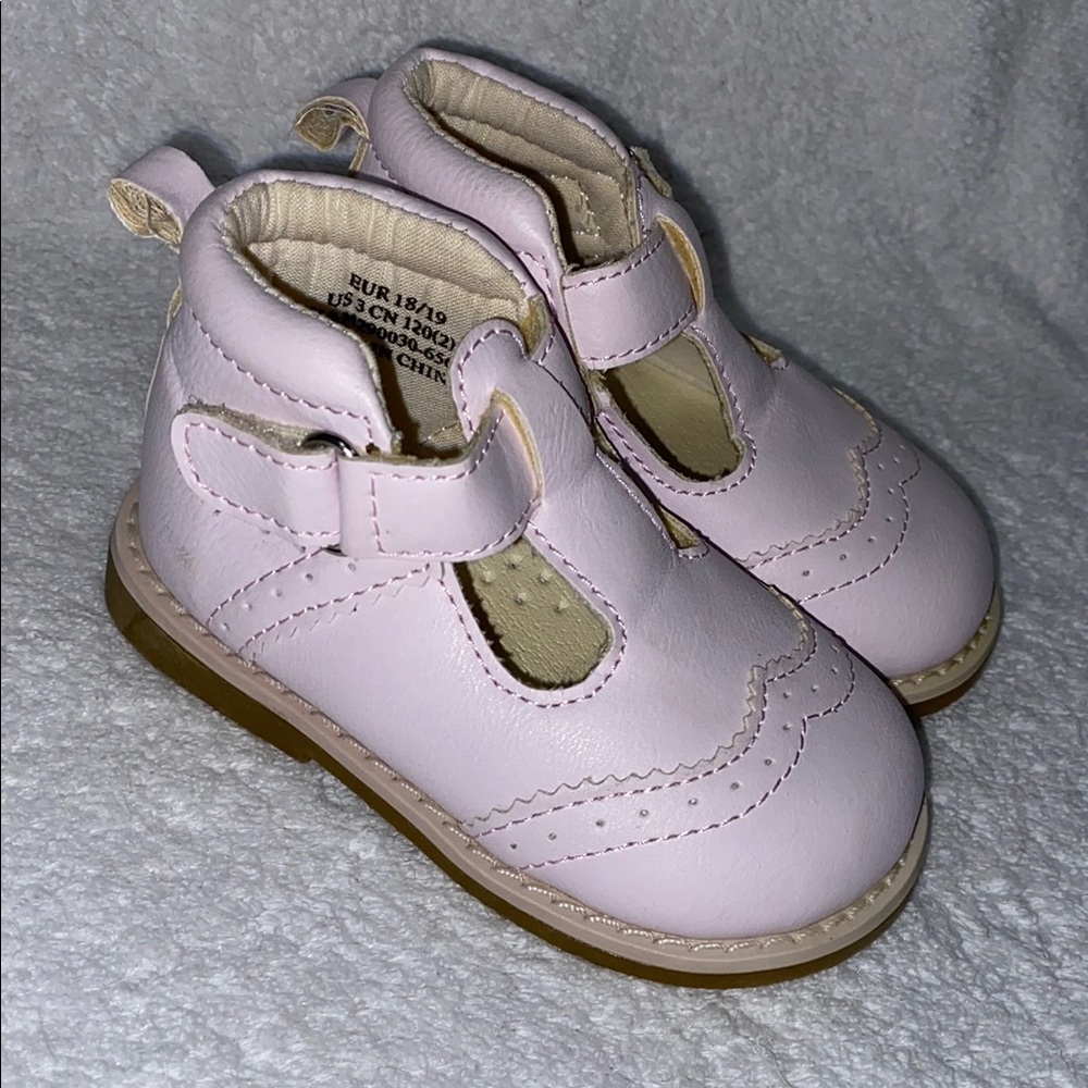 H&M light Pink Dress Shoes with Mary Jane t strap Design size 3